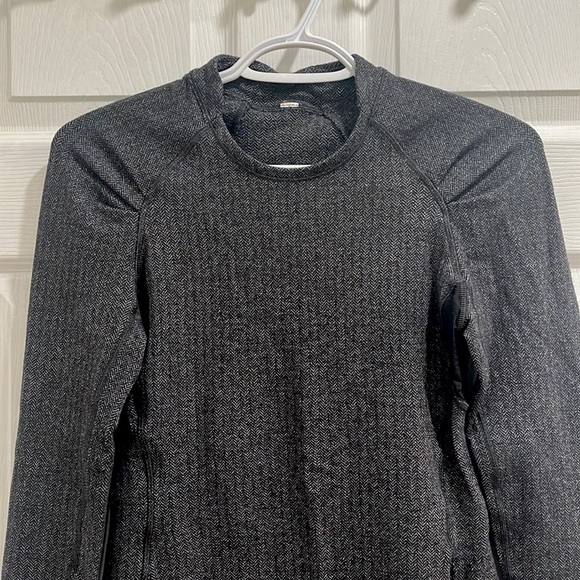 Lululemon Think Fast Long Sleeve Grey Pattern Sweater - Picture 7 of 16